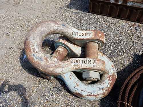 Crosby-300-Ton-nut-and-bolt-shackles-2880w