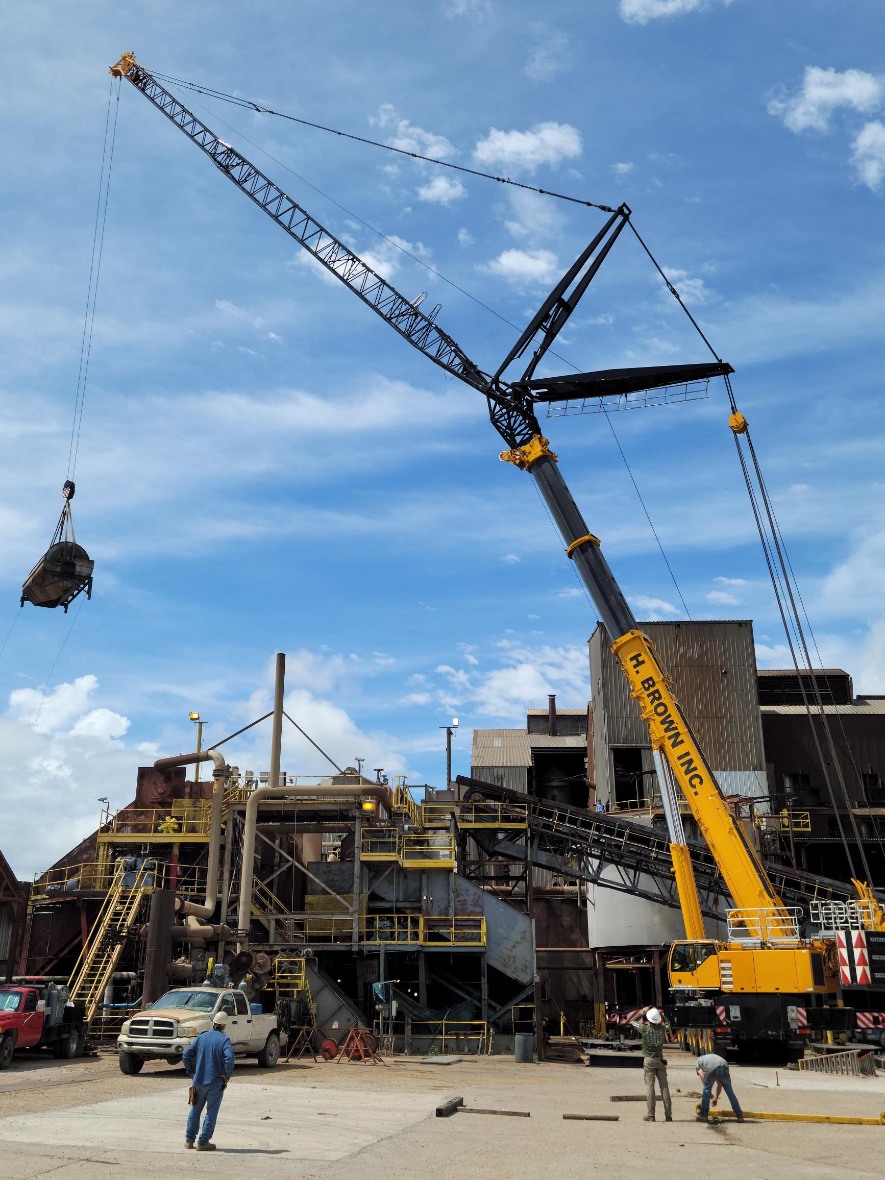 H. Brown, Inc. crane service installing mud filter using a 500t crane with luffing jib and a 140’ radius.