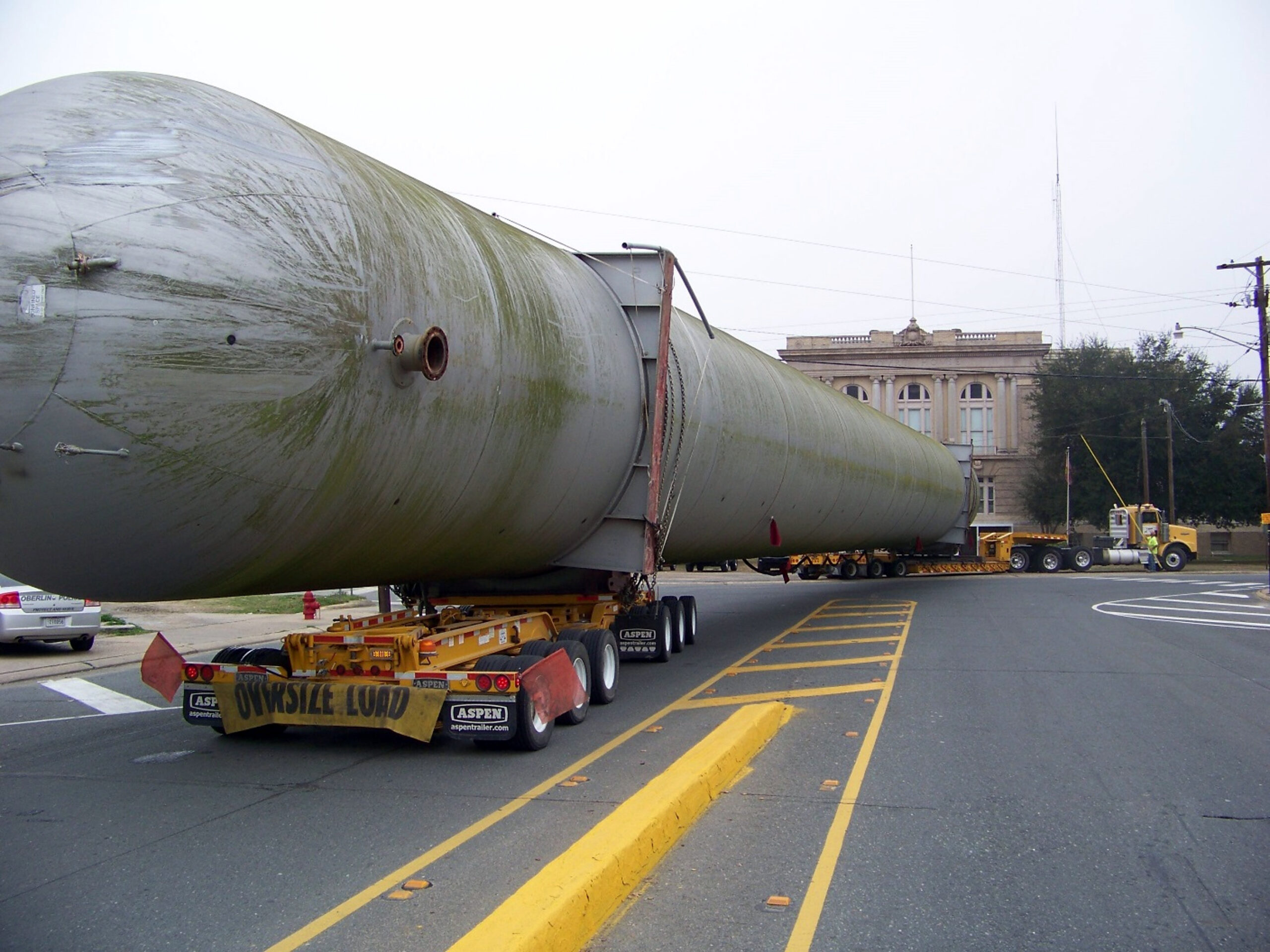 H. Brown, Inc. crane, rigging, and heavy hauling service turning with a 140’ long propane tank in Oberlin, LA using a steering dolly. Loaded, transported, and offloaded by H. Brown, Inc. from Louisiana to Texas.